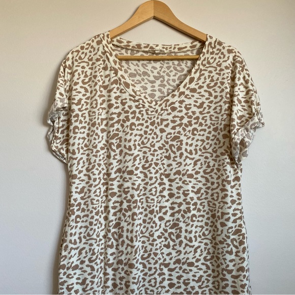La Miel. Maxi t-shirt dress. Small. Neutral animal print. Has pockets. - Picture 2 of 7